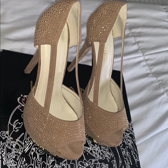 Tan Heels - Picture 4 of 4